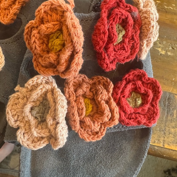 Muk Luks Gray and Orange Floral Slide Sandals - Picture 4 of 10